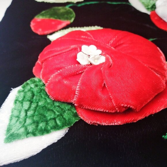 Throw Pillow Cover One Set Decor Velvet 3D Red Flowers Black, Cushion Cases. - Picture 4 of 10